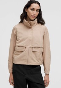 Спортивная куртка