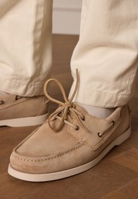 Ботинки на шнуровке