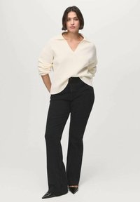 Клешеные брюки