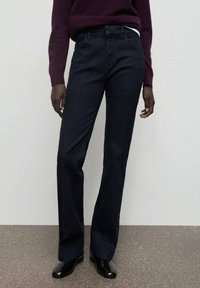 Клешеные брюки