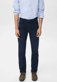 Узкие джинсы