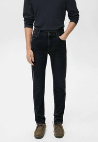 Узкие джинсы