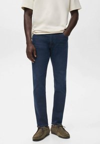 Узкие джинсы