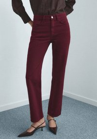 Прямые джинсы Прямые джинсы