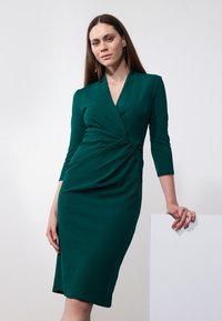 Платье футляр