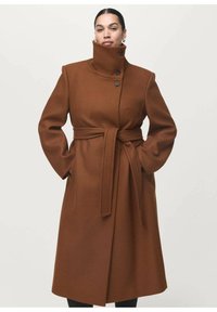 Шерстяное пальто