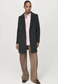 Короткое пальто