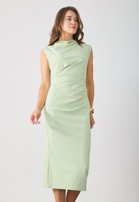 Платье футляр