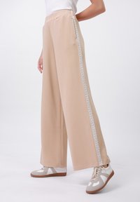 Спортивные штаны