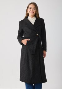 Шерстяное пальто