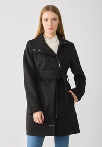 Короткое пальто