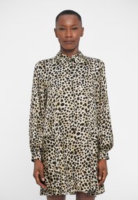 Короткое платье