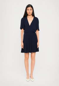 Короткое платье