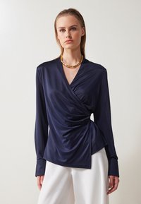 Пуловер Пуловер