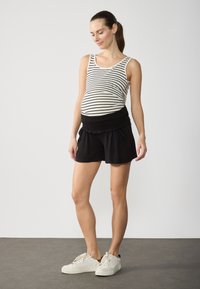 Шорты Шорты