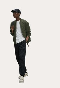 Куртка бомбер