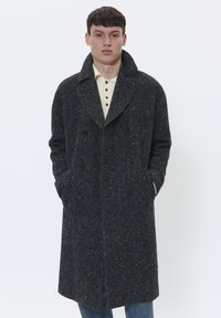 Шерстяное пальто