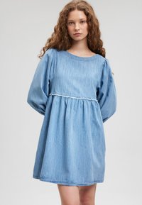 Джинсовое платье