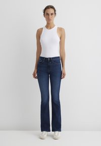 Клешеные брюки