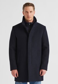 Короткое пальто Короткое пальто