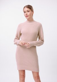 Вязаное платье