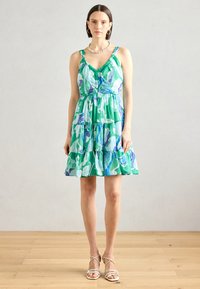 Короткое платье