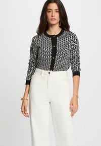 Жаккардовая вязаная кофта