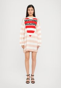 Вязаное платье