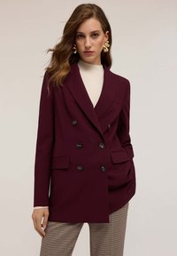 Короткое пальто