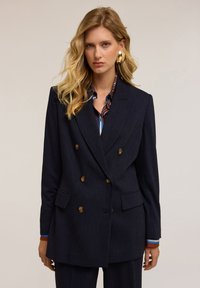 Короткое пальто