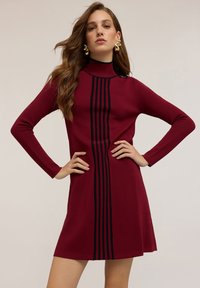 Вязаное платье