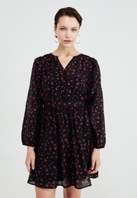 Короткое платье