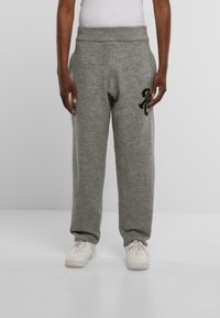 Спортивные штаны