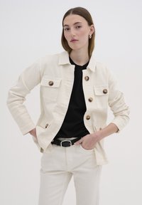 Куртка с накладнымит карманами