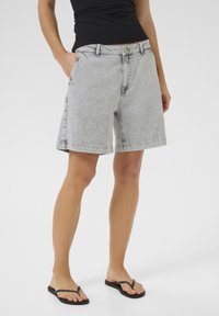 Джинсовые шорты