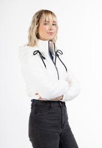 Короткая куртка