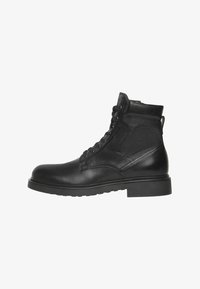 Ботинки на шнуровке