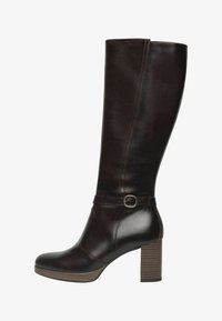 Высокие сапоги