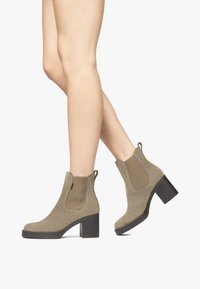 Ботинки челси