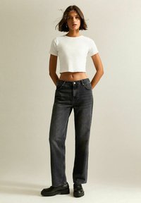 Прямые джинсы