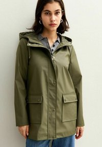 Пальто из искусственной кожи