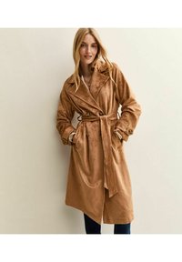 Пальто из искусственной кожи