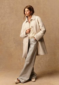 Шерстяное пальто