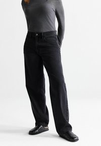 Свободные джинсы