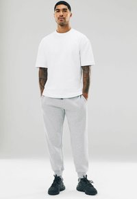 Спортивные штаны