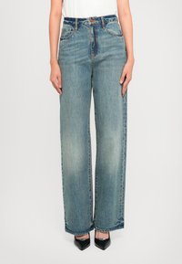 Свободные джинсы