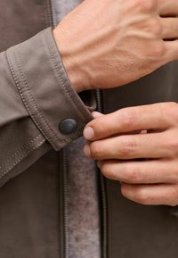 Кожаная куртка