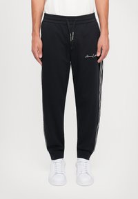 Спортивные штаны