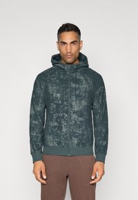 Спортивная кофта