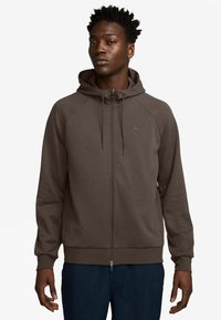 Спортивная кофта